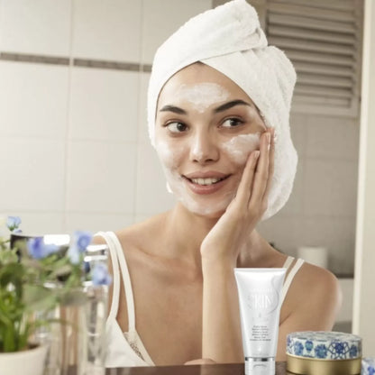 Aloe Özlü Rahatlatıcı Herbalife Yüz Temizleme Jeli 150 ml (Normal ve Kuru Ciltler İçin)